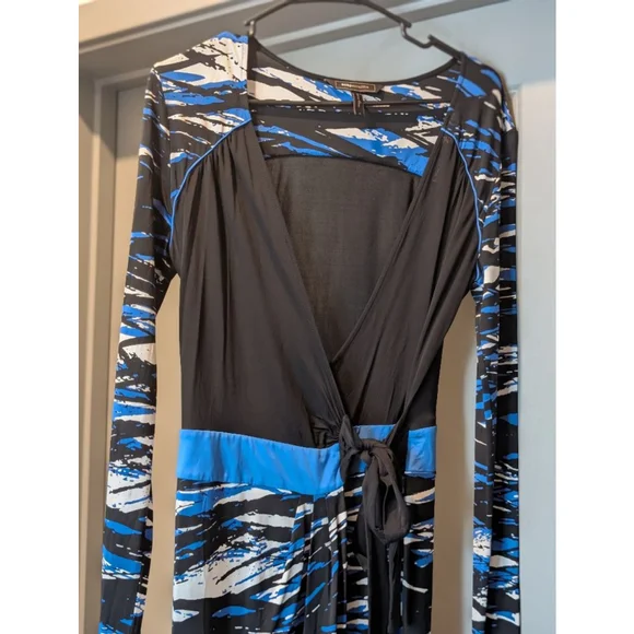 Women's BCBGMAXAZRIA Dress Size M Black Blue Long Sleeve - Picture 2 of 10